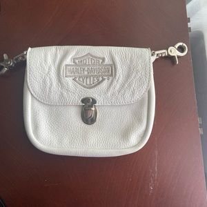 Harley Davidson woman’s purse with clips.